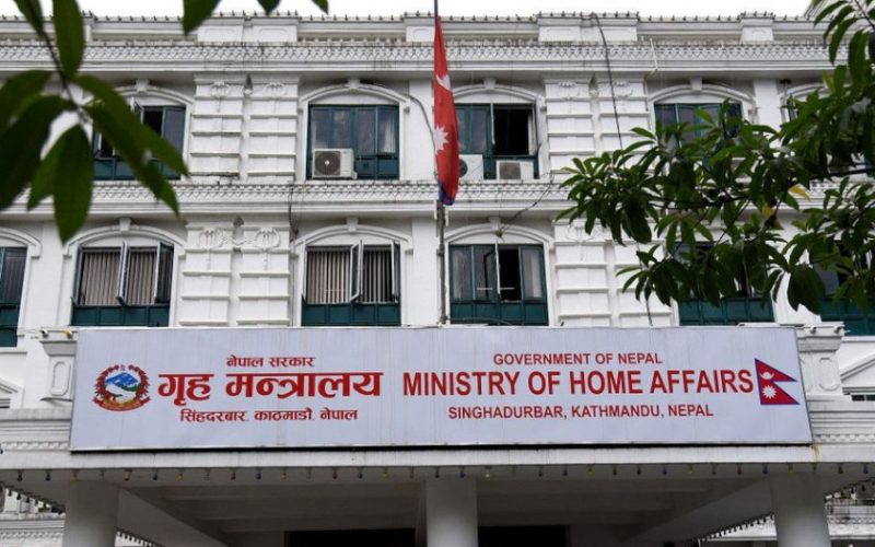 गृह मन्त्रालयले  गर्यो  ललितपुरका डिएसपी र मन्त्रीका पिएसओ लाई निलम्बन, सिडिओ र एसएसपी हटाइए