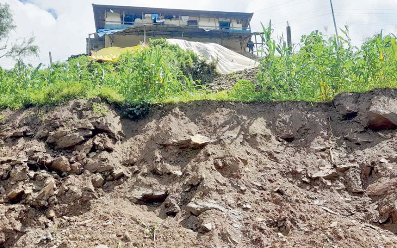 कर्णालीमा थपियो पहिरोको जोखिम